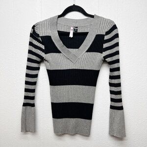 Love by Design Bell Cuffs Y2K Vintage Juniors Sweater XL Academia Chic Preppy